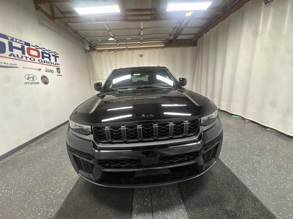 New 2027 Jeep Grand Cherokee Laredo Altitude SUV