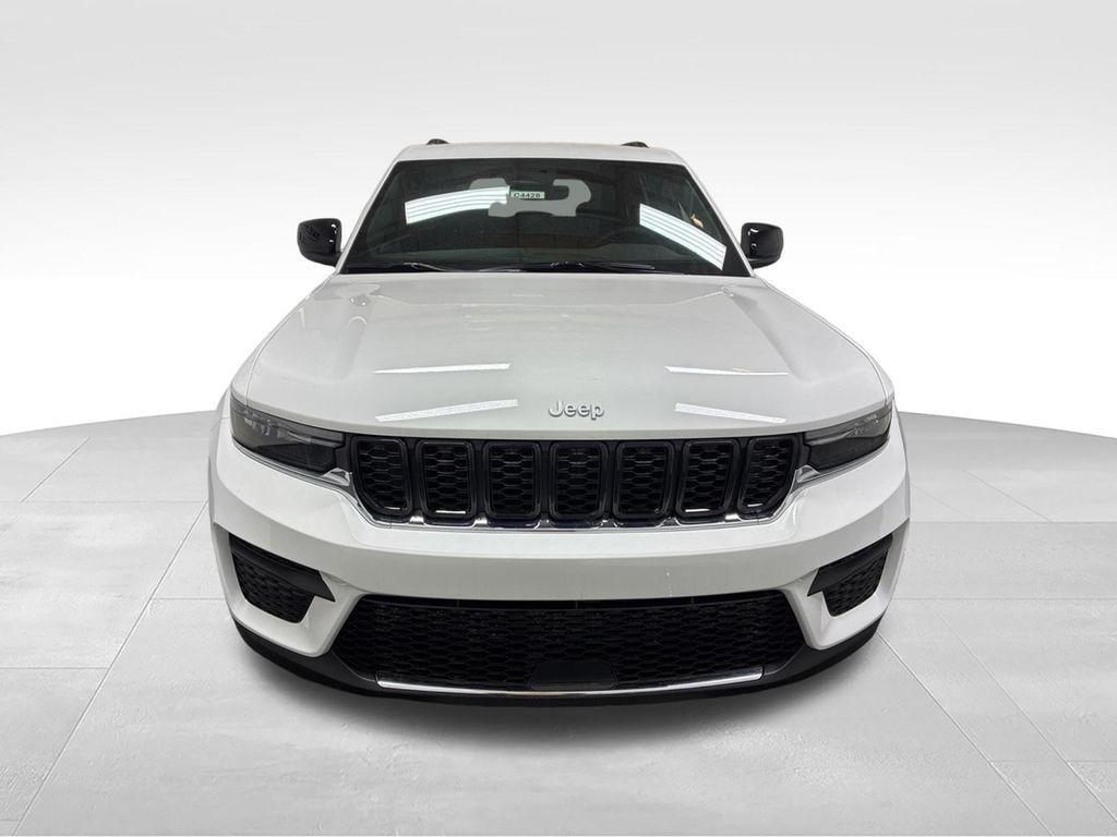 New 2026 Jeep Grand Cherokee Laredo 4x4 SUV