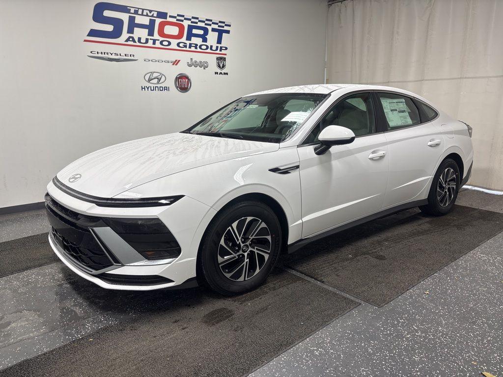 2026 Hyundai Sonata Hybrid Blue's photo