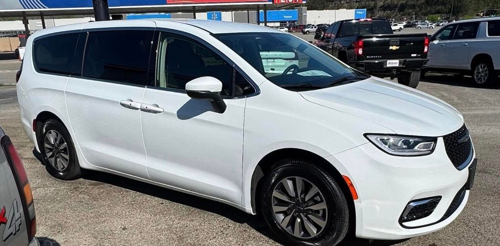 Used 2023 Chrysler Pacifica Hybrid Touring L with VIN 2C4RC1L76PR622390 for sale in Pikeville, KY