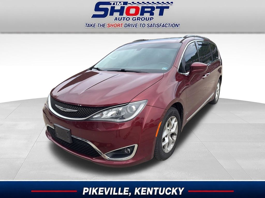 2017 Chrysler Pacifica Touring-L's photo
