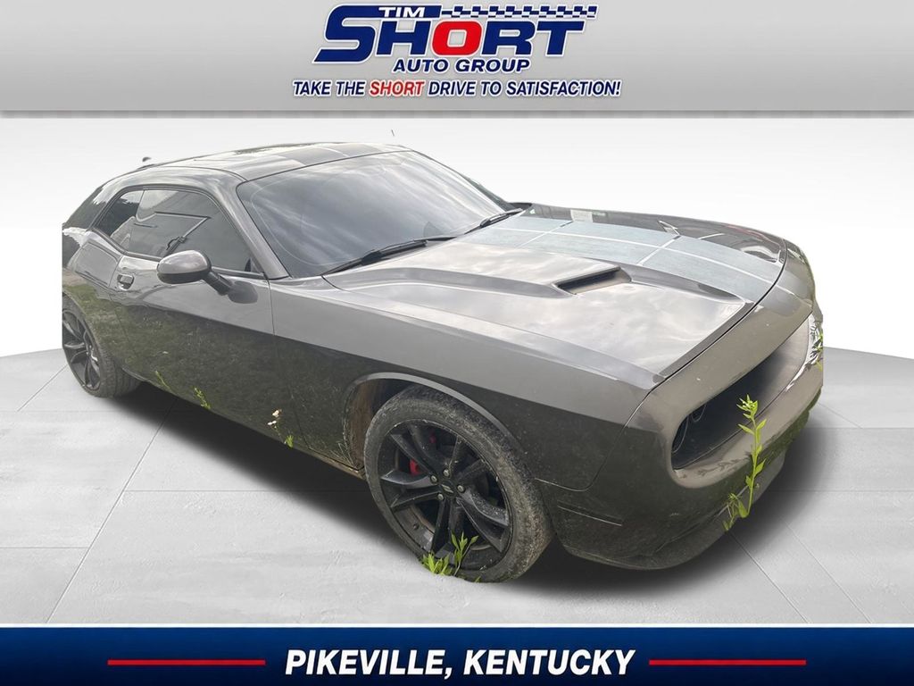 2017 Dodge Challenger SXT Plus's photo