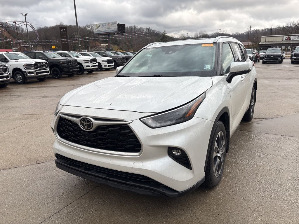2022 Toyota Highlander XLE's photo