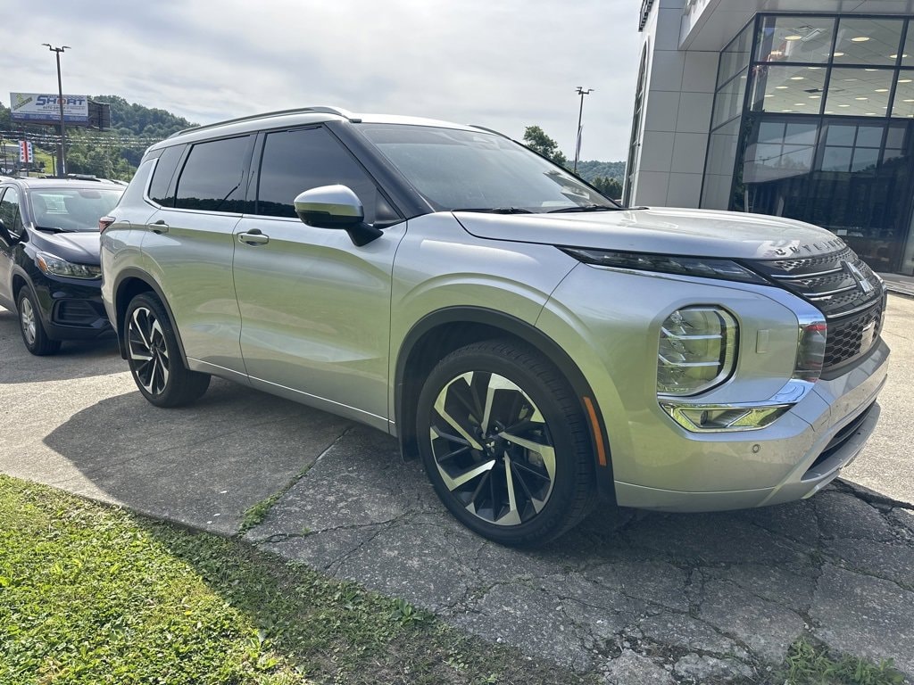 Used 2023 Mitsubishi Outlander SEL with VIN JA4J4VA80PZ040153 for sale in Pikeville, KY