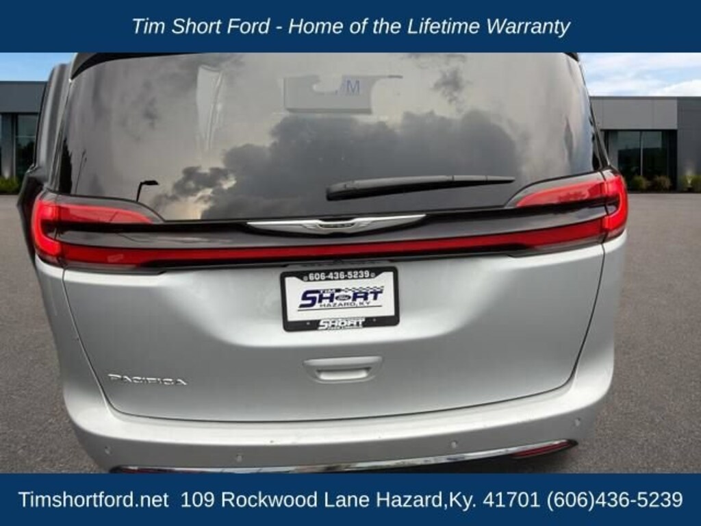 Used 2024 Chrysler Pacifica Touring L Passenger Van