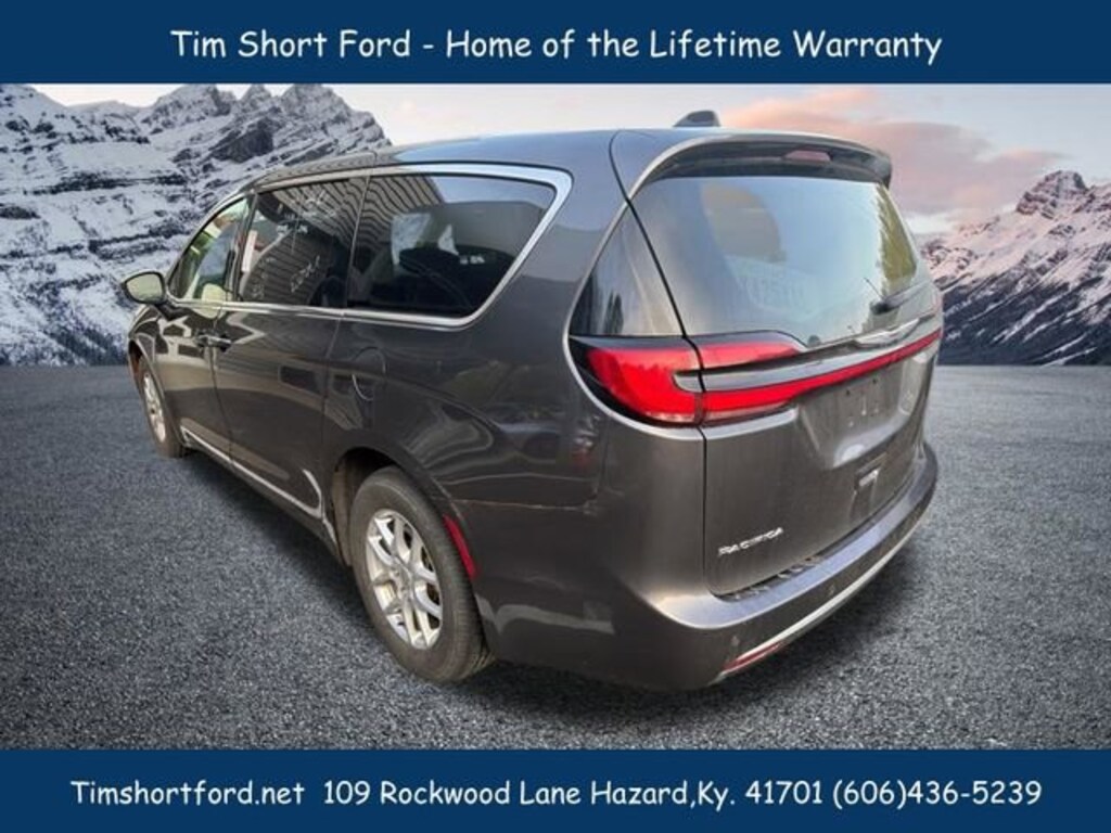 Used 2023 Chrysler Pacifica Touring L Passenger Van