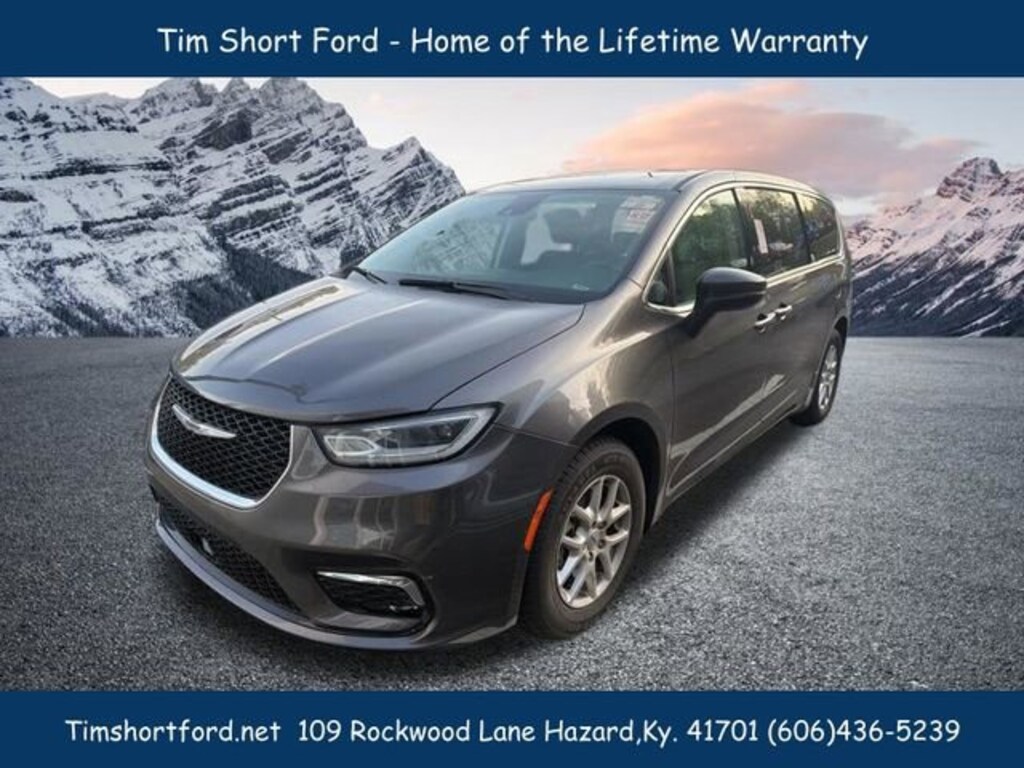 Used 2023 Chrysler Pacifica Touring L Passenger Van