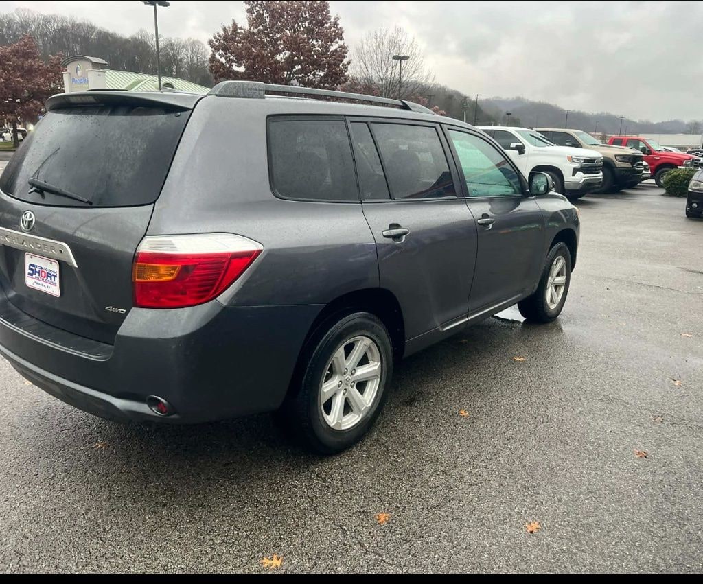 Used 2010 Toyota Highlander SE SUV