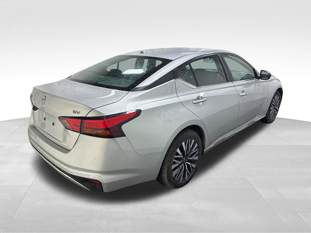 Used 2024 Nissan Altima 2.5 SV Sedan