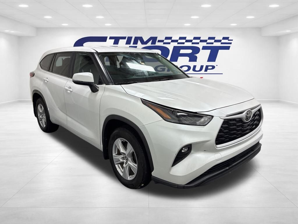 Used 2024 Toyota Highlander LE SUV