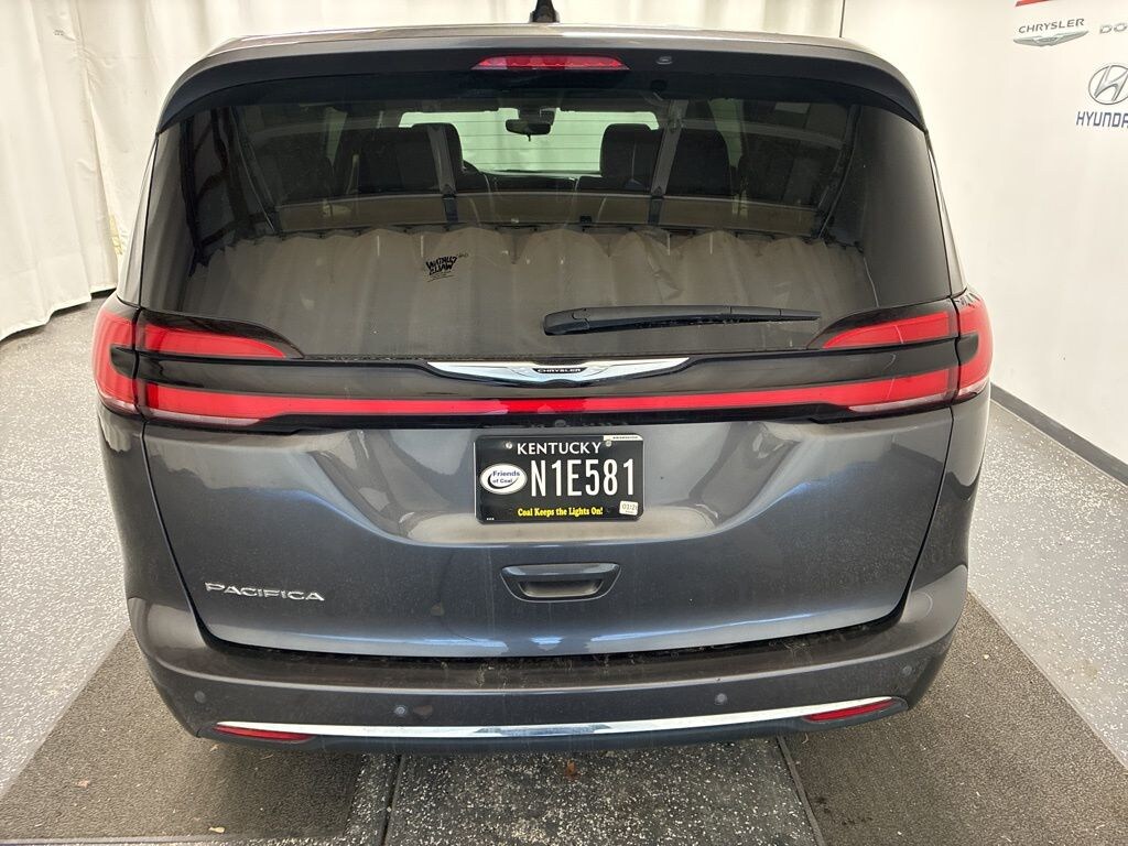 Used 2023 Chrysler Pacifica Touring L Minivan/Van
