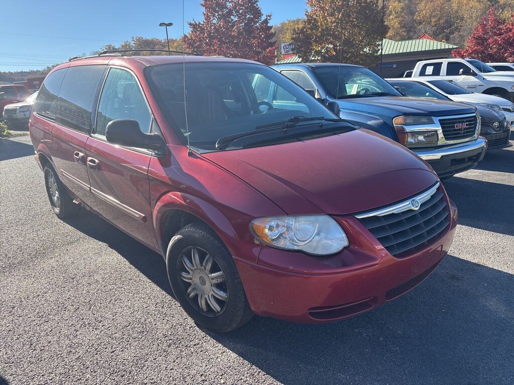 Used 2007 Chrysler Town & Country Touring Minivan/Van