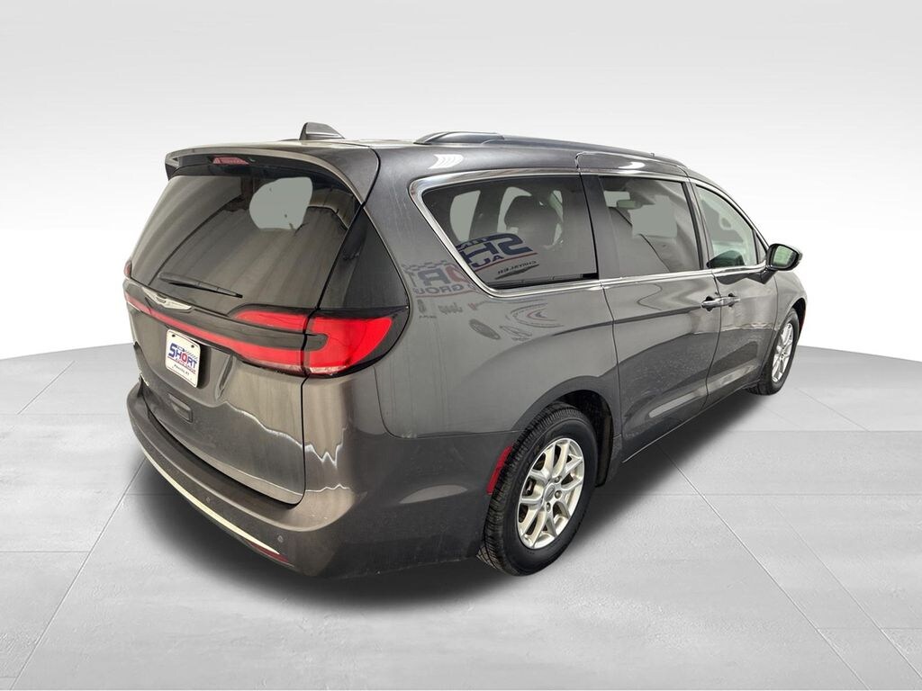 Used 2022 Chrysler Pacifica Touring L Minivan/Van