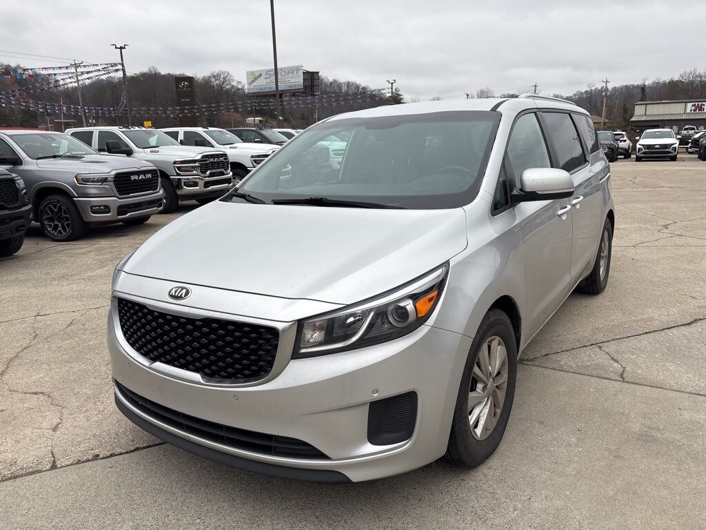 Used 2017 Kia Sedona LX Minivan/Van