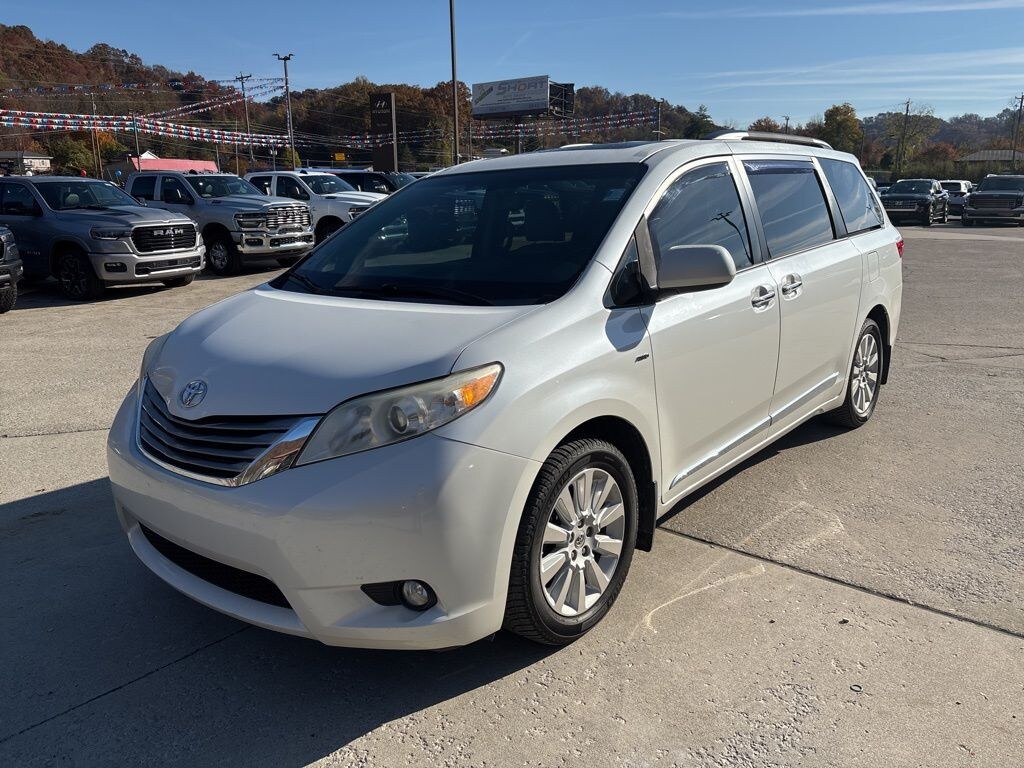 Used 2016 Toyota Sienna XLE Premium Minivan/Van