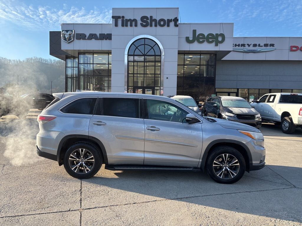 Used 2016 Toyota Highlander XLE V6 SUV