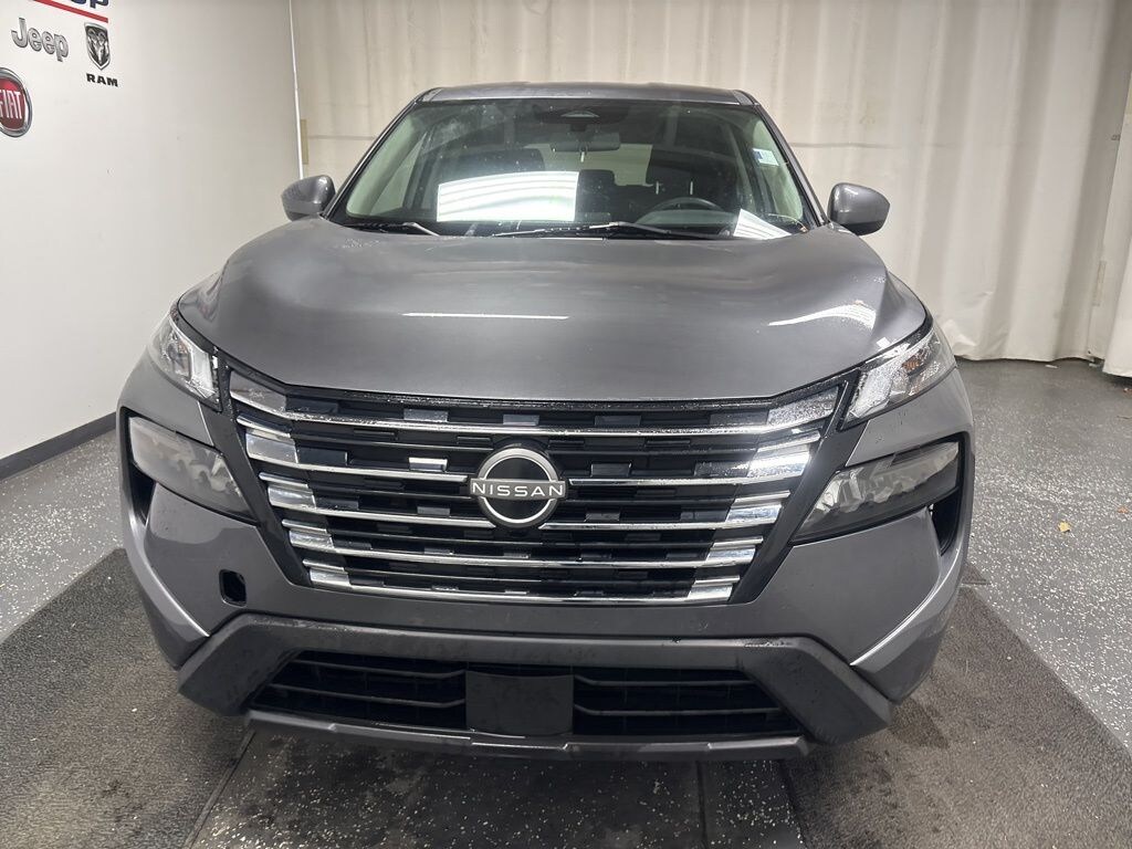 Used 2024 Nissan Rogue SV SUV