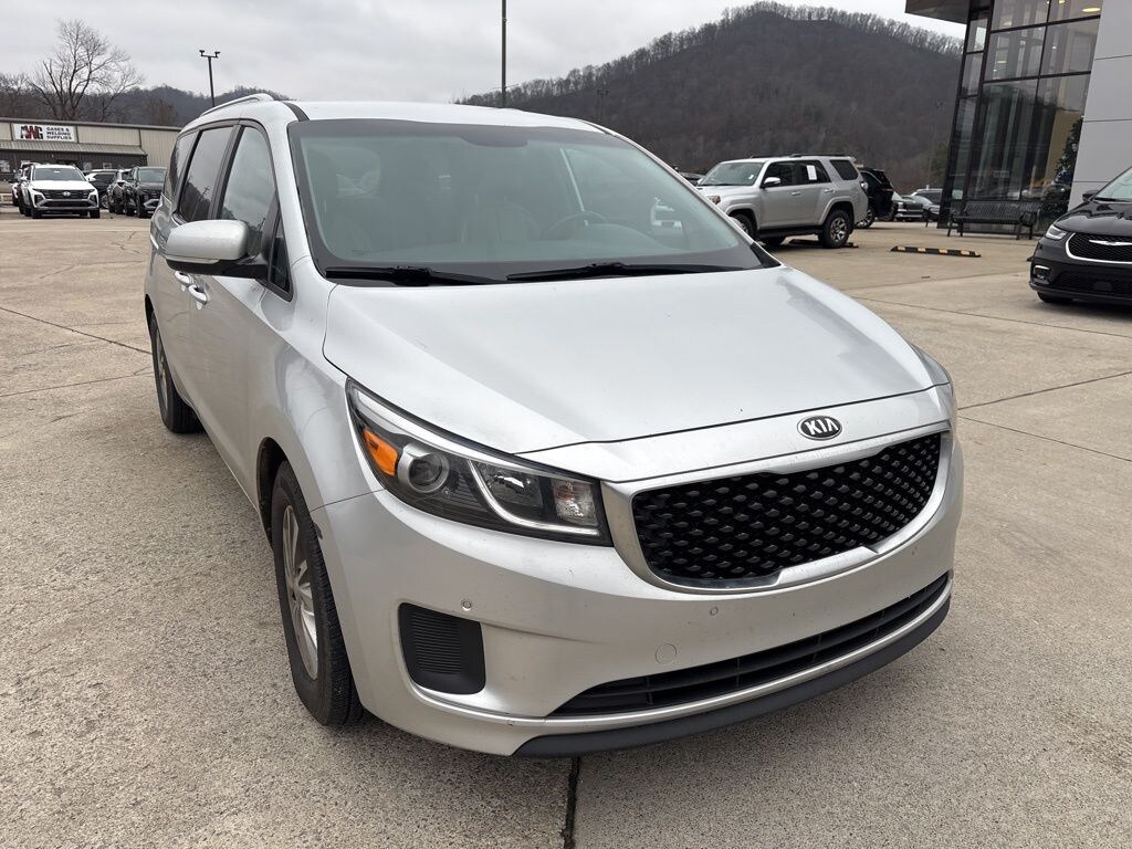 Used 2017 Kia Sedona LX Minivan/Van