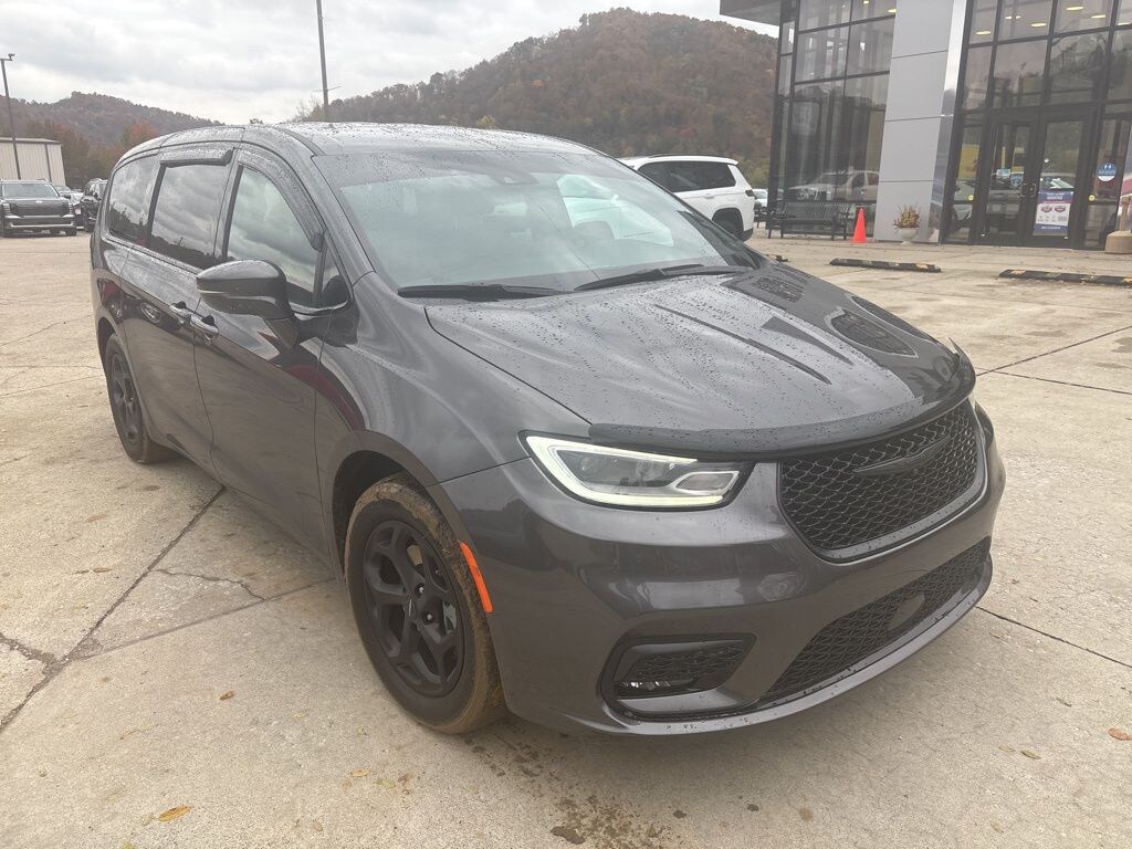 Used 2022 Chrysler Pacifica Hybrid Touring L Minivan/Van