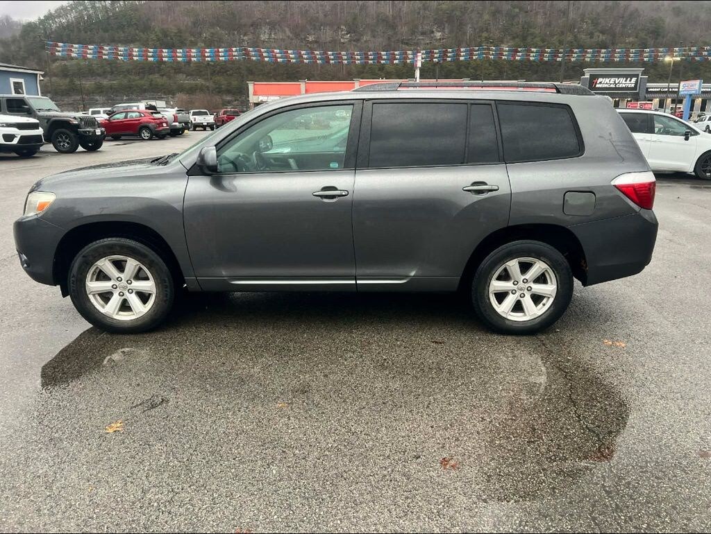 Used 2010 Toyota Highlander SE SUV