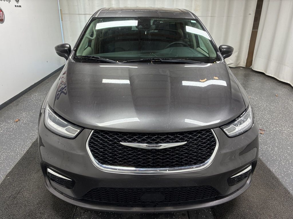 Used 2023 Chrysler Pacifica Touring L Minivan/Van