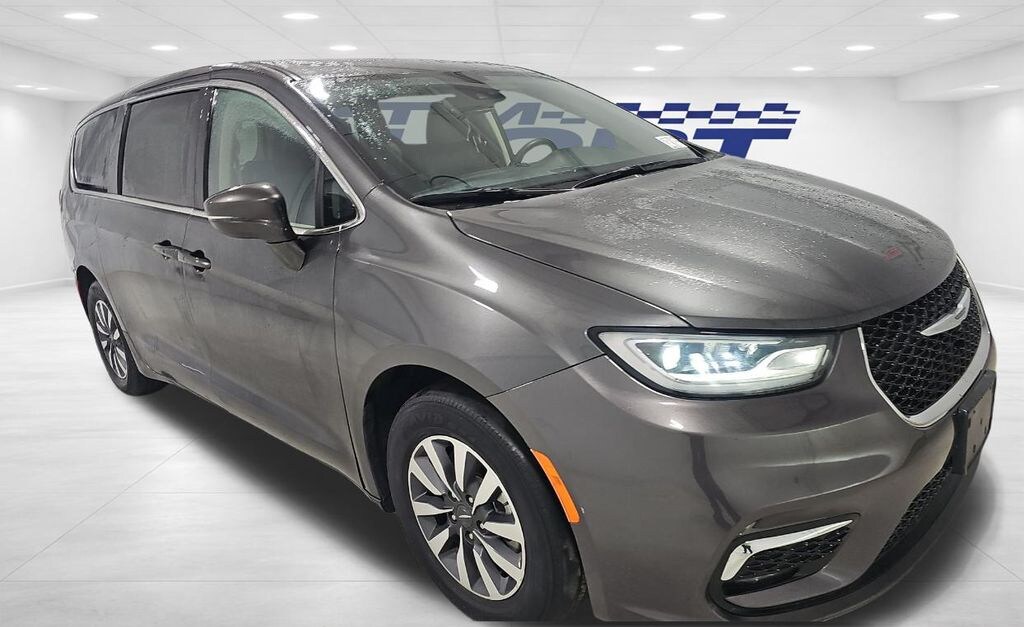 Used 2022 Chrysler Pacifica Hybrid Touring L Minivan/Van