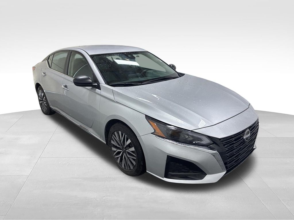 Used 2024 Nissan Altima 2.5 SV Sedan