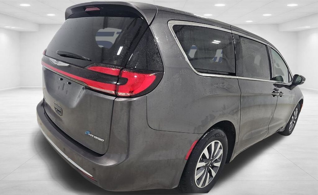 Used 2022 Chrysler Pacifica Hybrid Touring L Minivan/Van