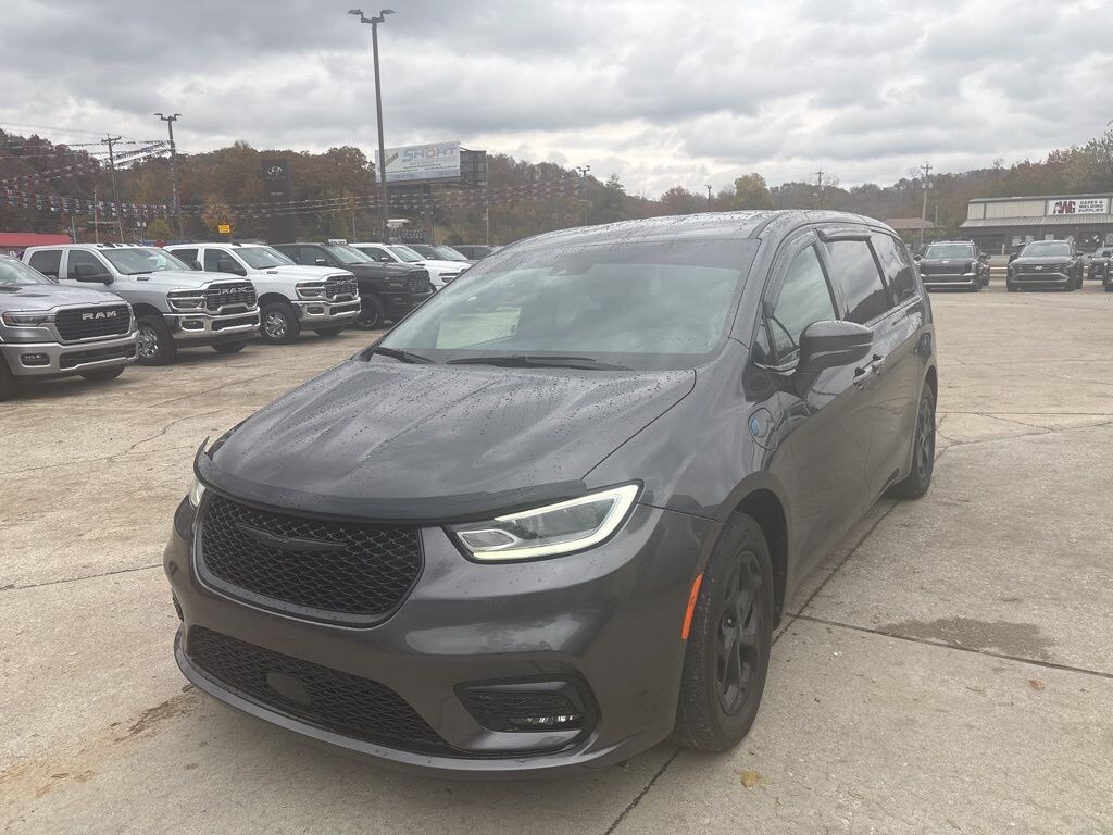 Used 2022 Chrysler Pacifica Hybrid Touring L Minivan/Van