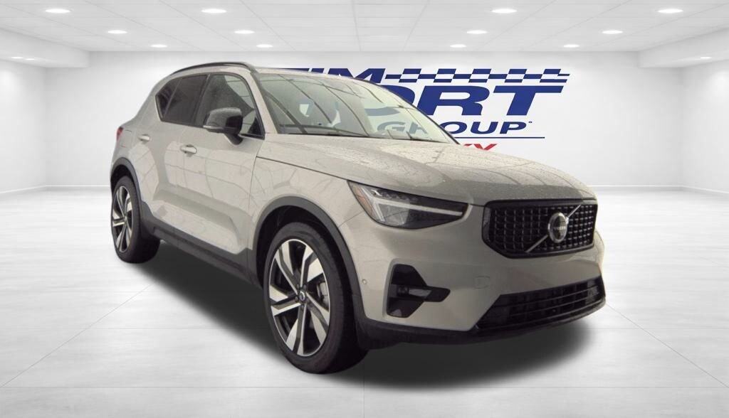 Used 2025 Volvo XC40 B5 Plus Dark Theme SUV