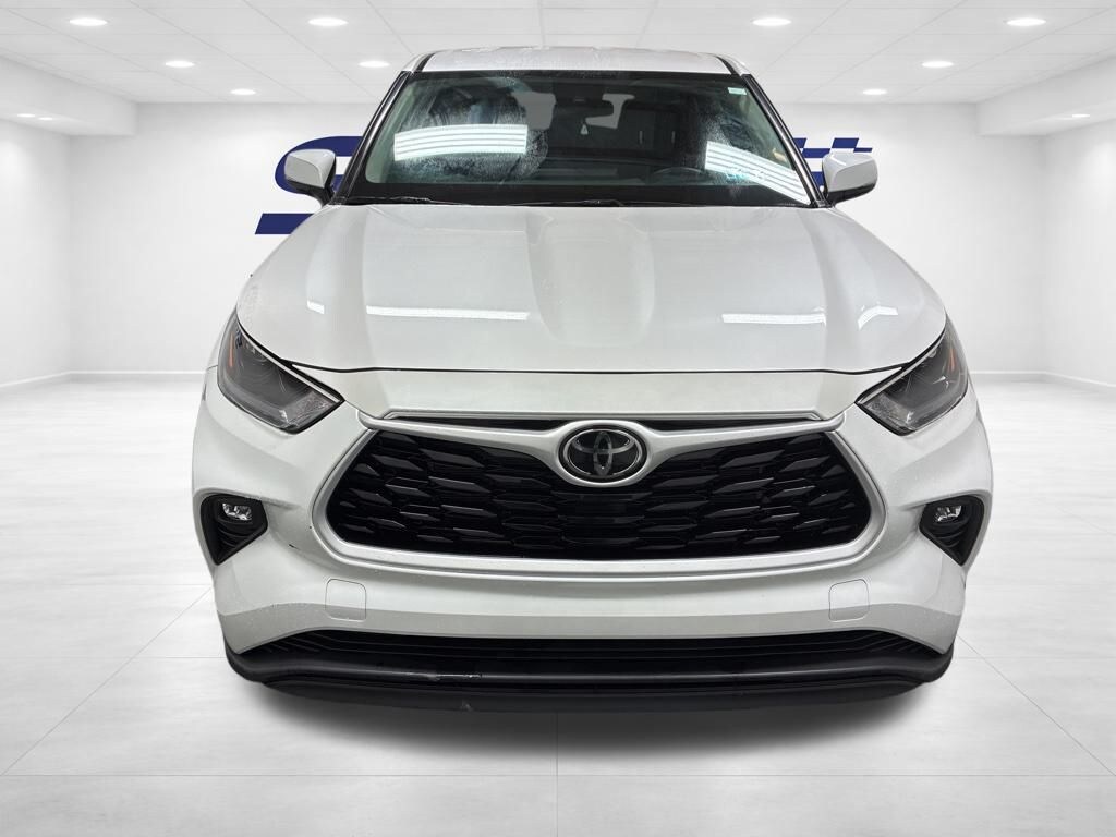 Used 2024 Toyota Highlander LE SUV