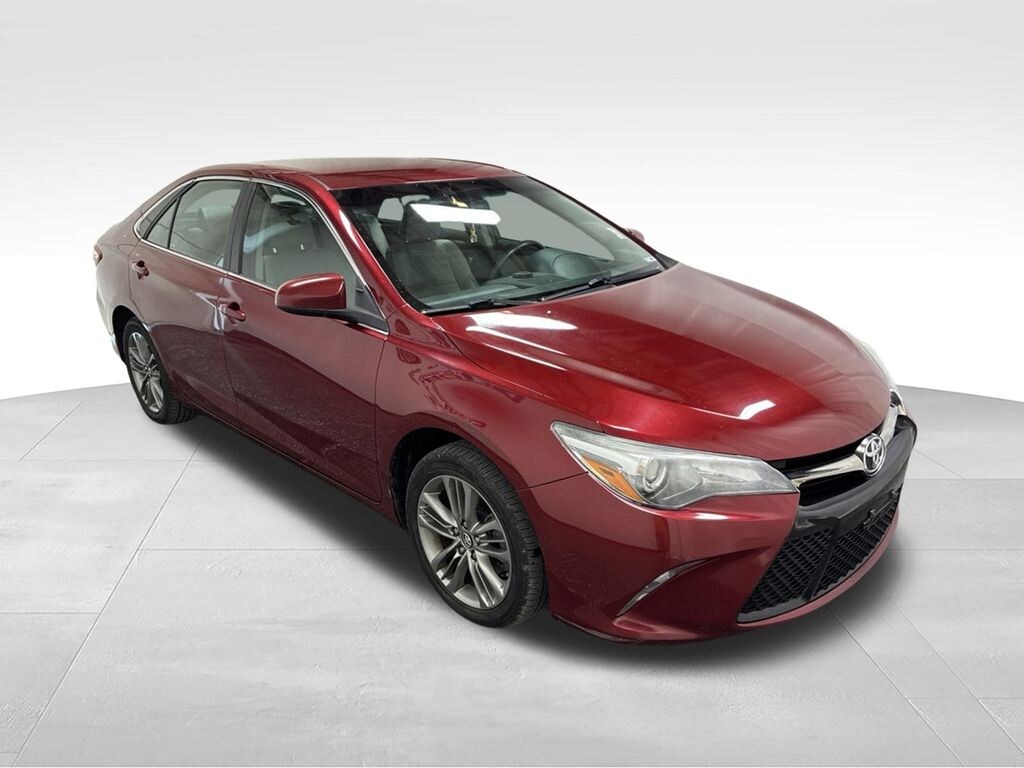 Used 2017 Toyota Camry SE Sedan