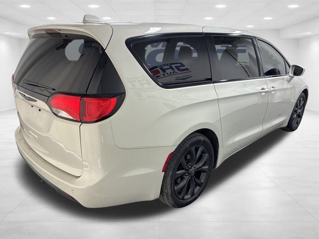 Used 2020 Chrysler Pacifica Touring Minivan/Van