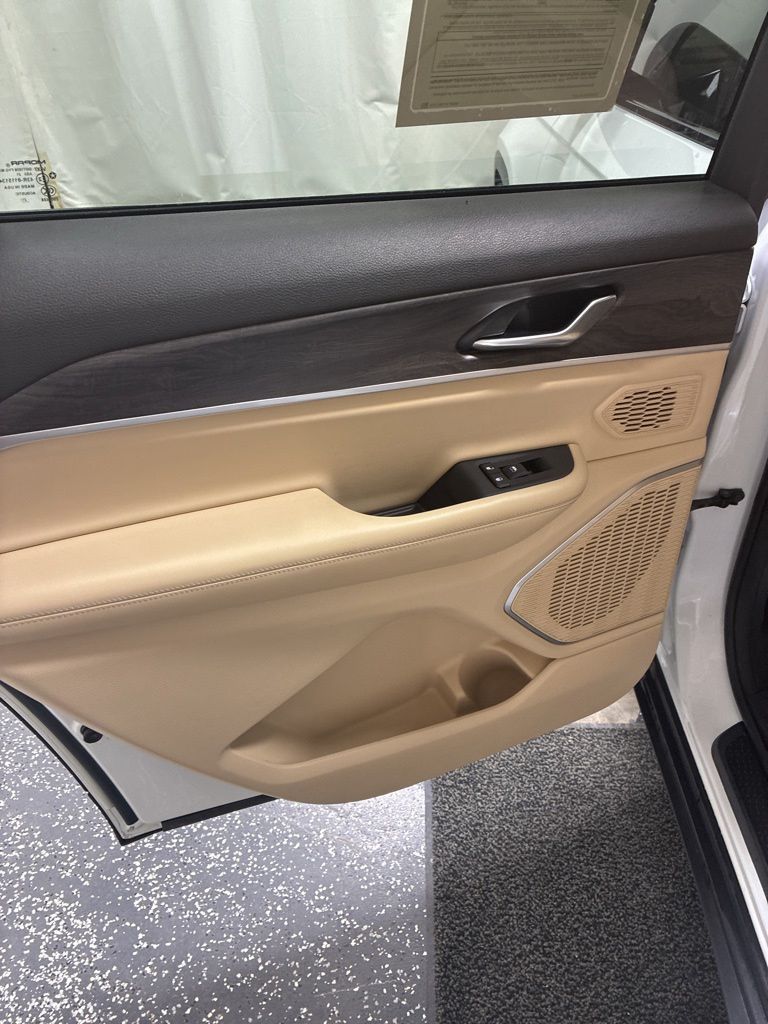 2022 Jeep Grand Cherokee L Limited - Photo 13