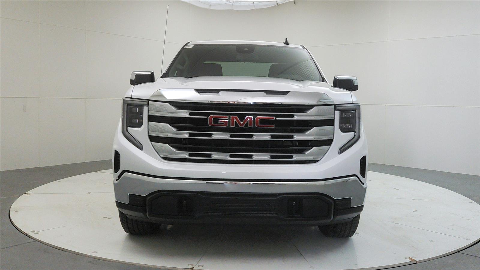 2026 Gmc Sierra 1500 SLE photo 2