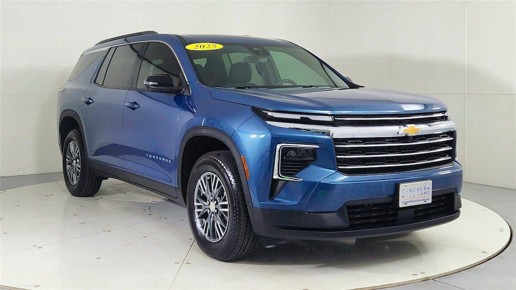 Used 2025 Chevrolet Traverse LT SUV