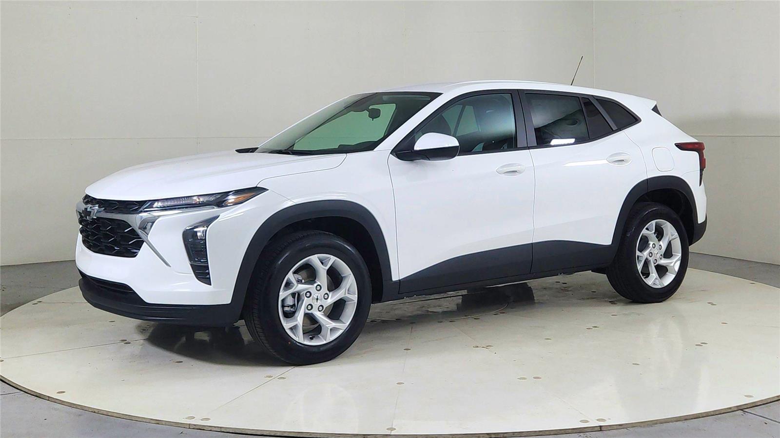 2026 Chevrolet Trax LS photo 3