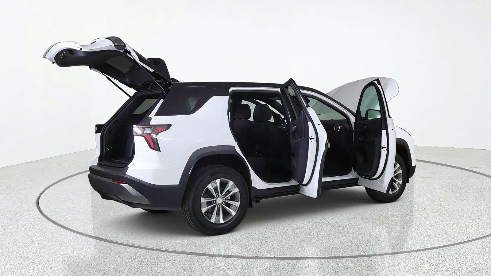 2027 Chevrolet Equinox LT - Photo 14