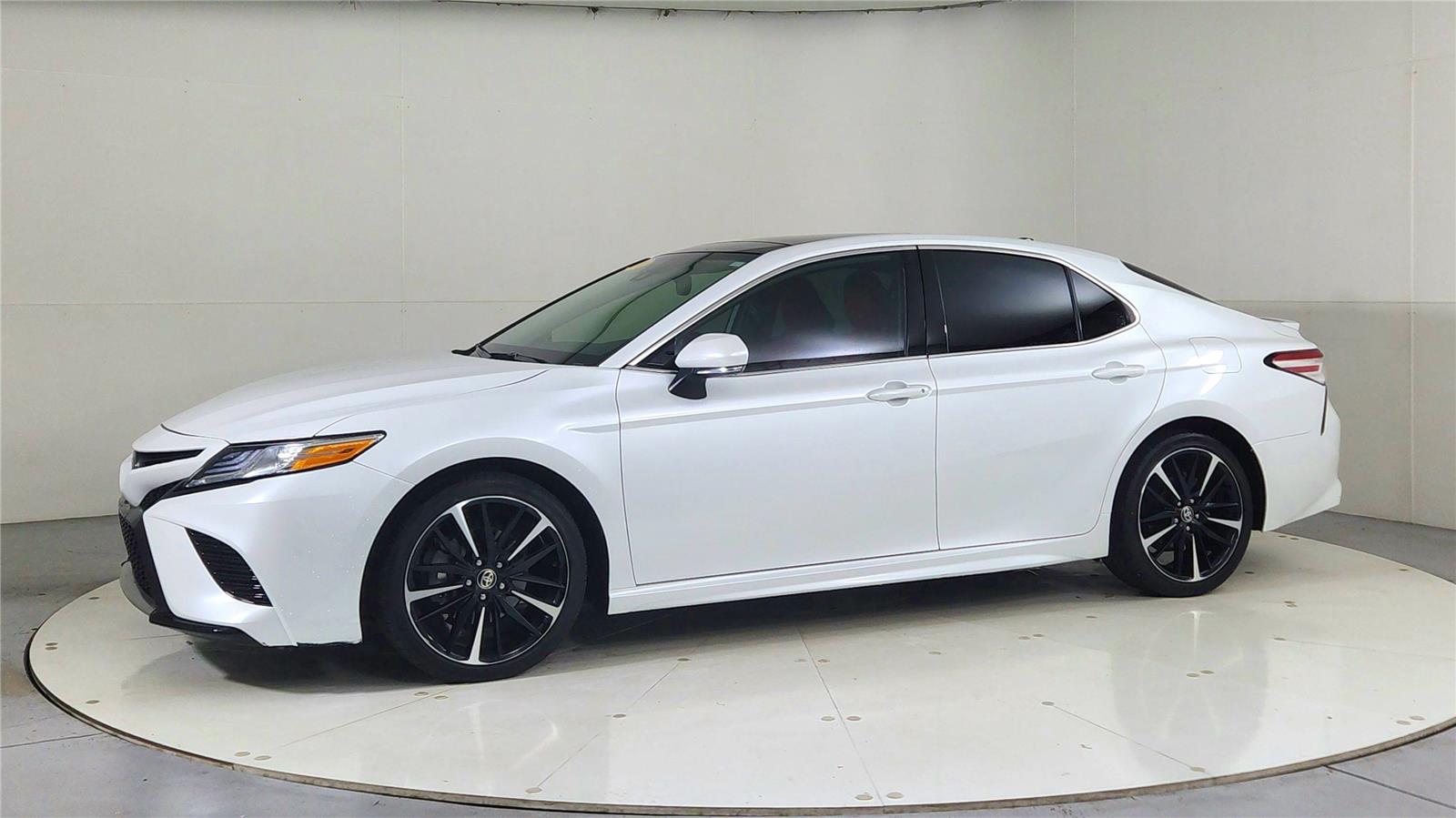 2020 Toyota Camry XSE photo 3