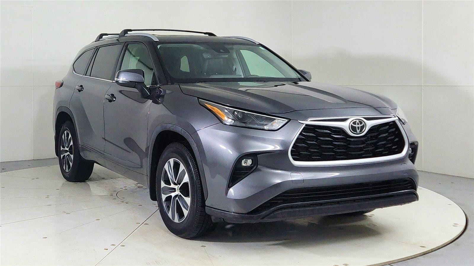 2023 Toyota Highlander XLE's photo