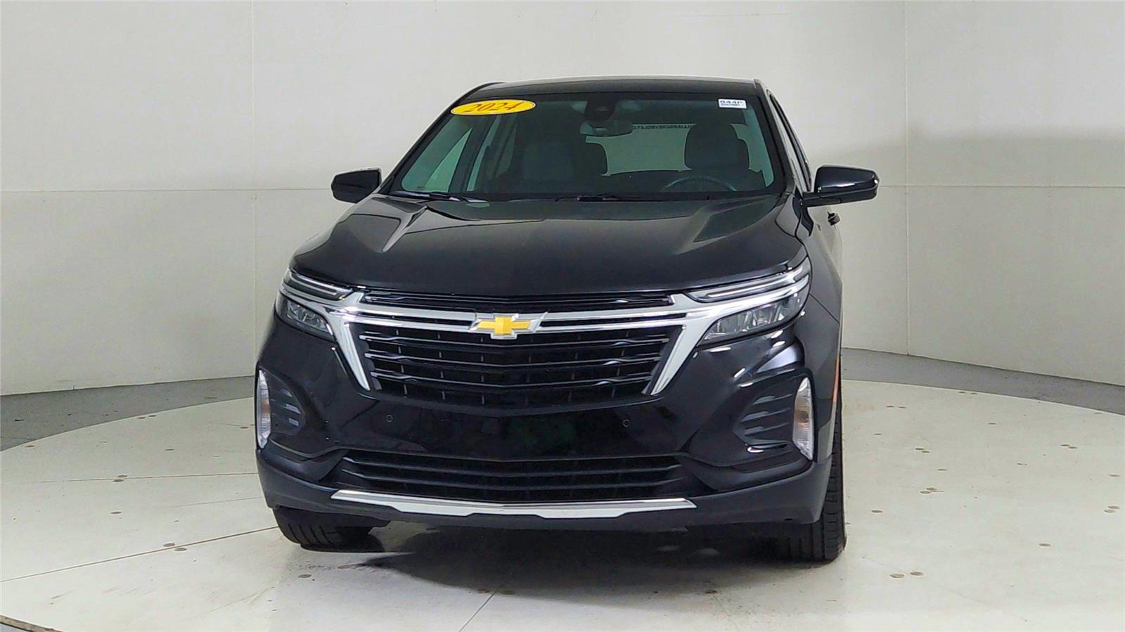2024 Chevrolet Equinox LT photo 2