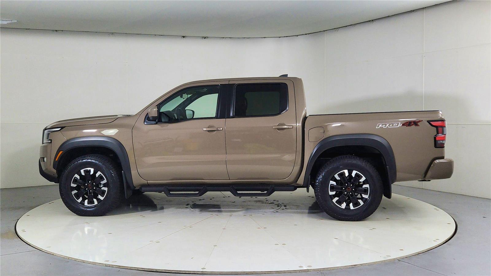 2023 Nissan Frontier Crew Cab photo 4