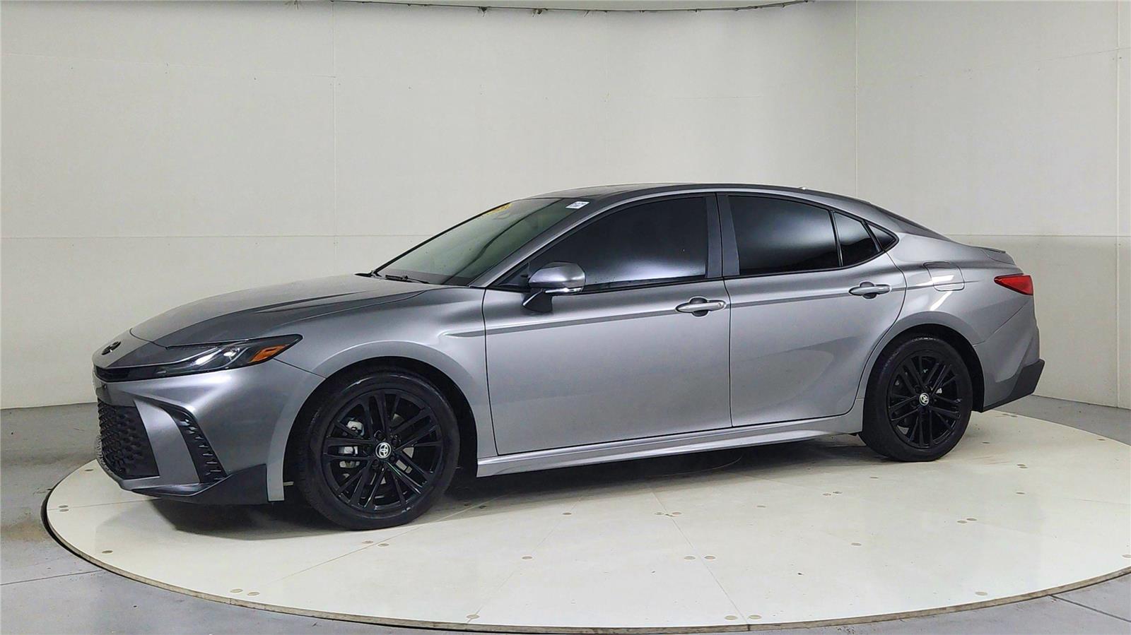 2025 Toyota Camry LE photo 3