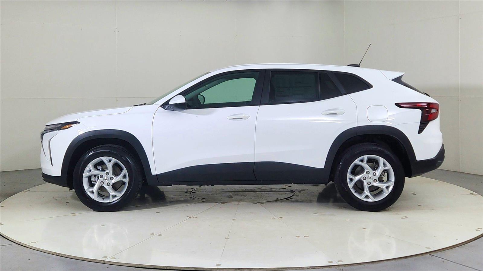 2026 Chevrolet Trax LS photo 4