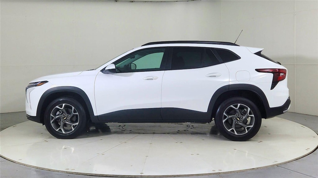 Used 2025 Chevrolet Trax LT SUV