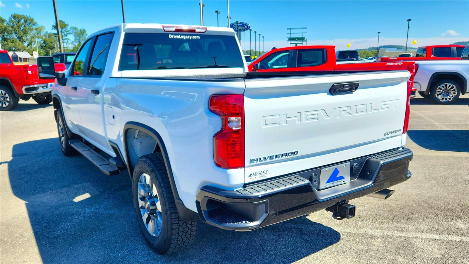 2026 Chevrolet Silverado 2500HD Custom photo 3