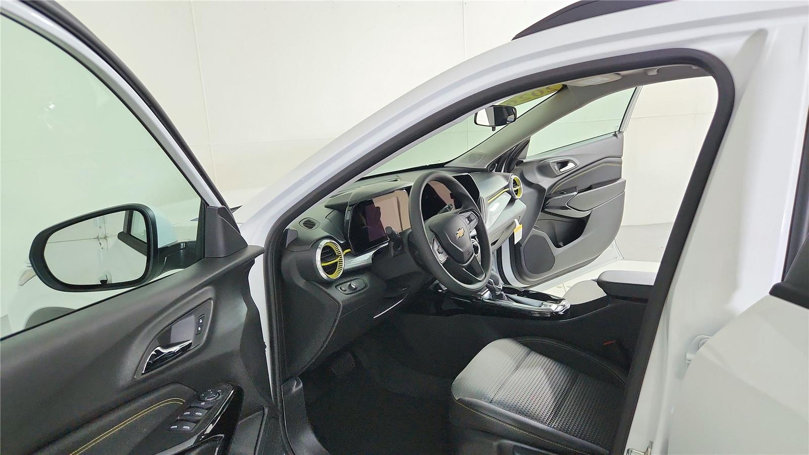 2026 Chevrolet Trax LT - Photo 9