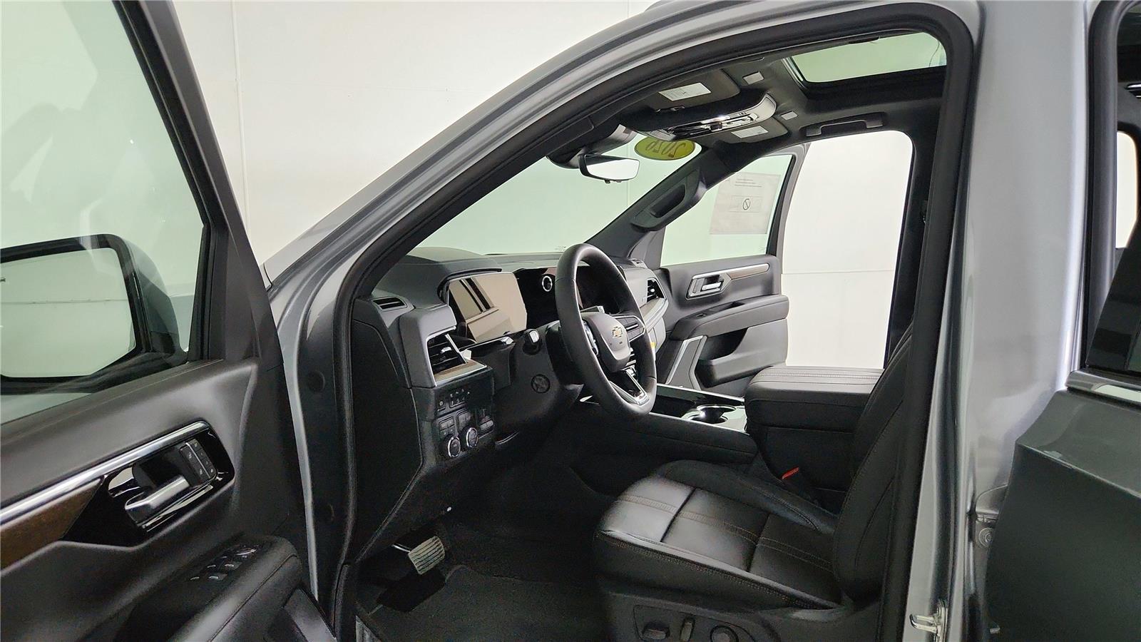 2026 Chevrolet Suburban High Country - Photo 17