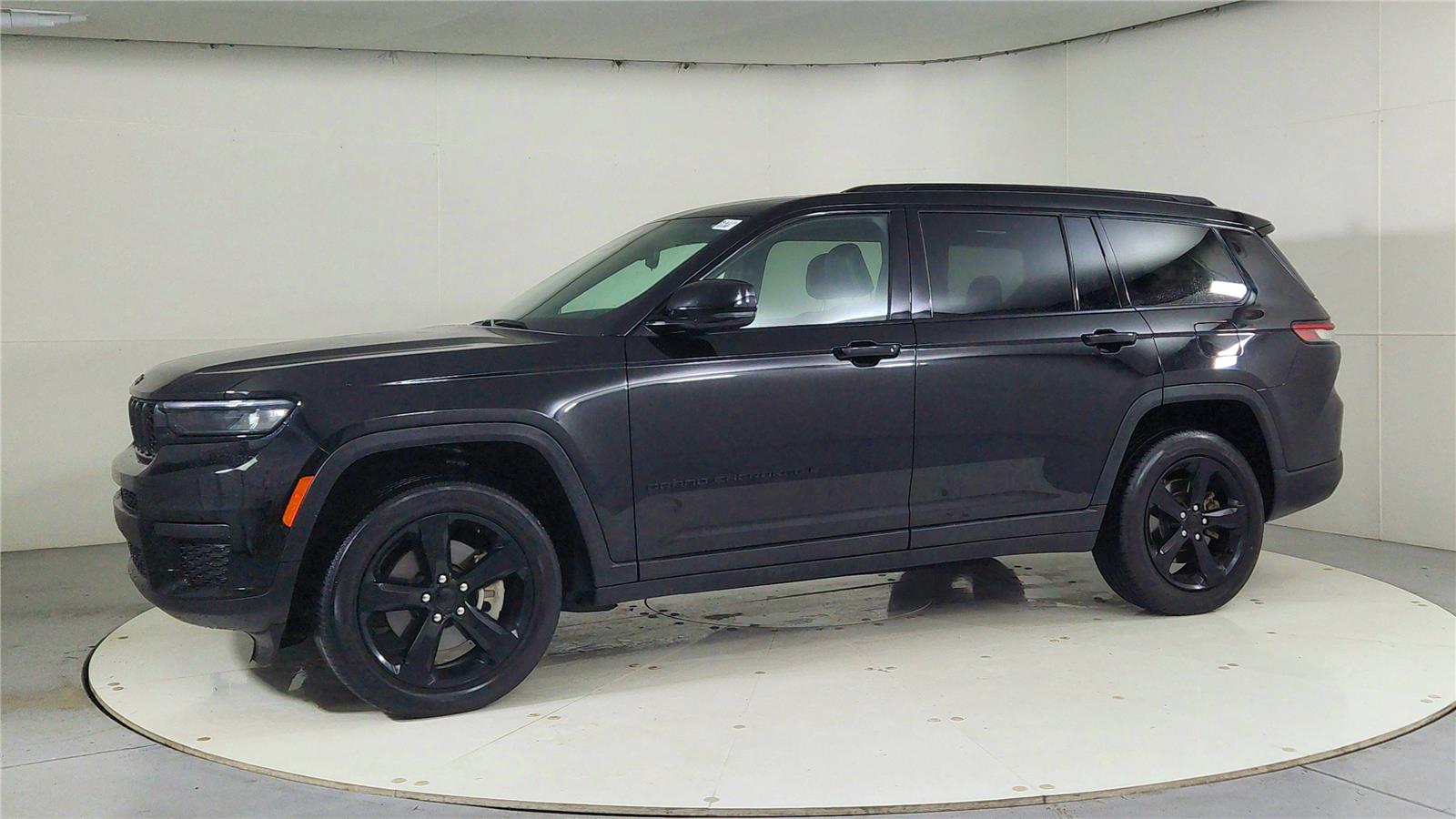2023 Jeep Grand Cherokee Altitude photo 3