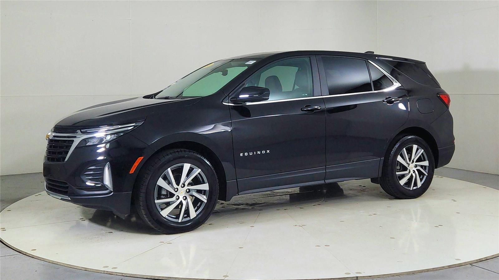 2024 Chevrolet Equinox LT photo 3